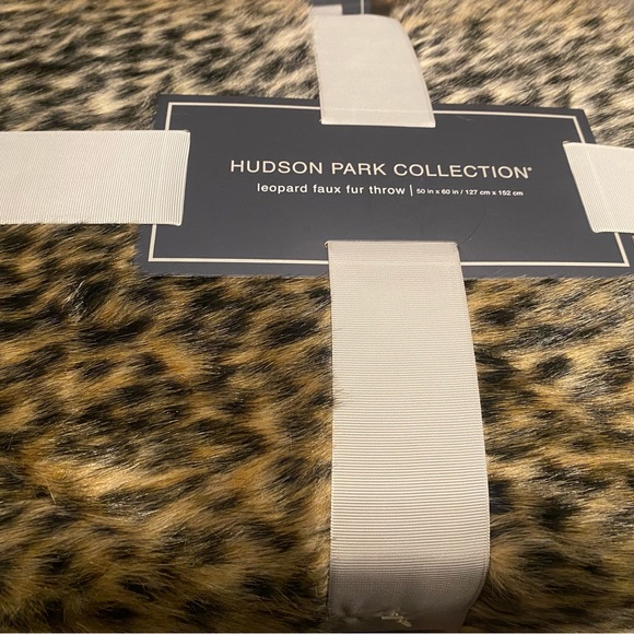 HUDSON PARK COLLECTION Leopard Faux Fur Throw Brown - Picture 1 of 4